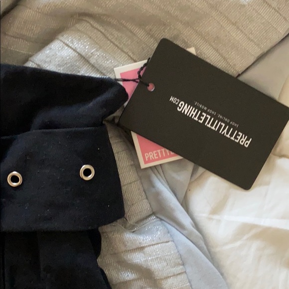 PrettyLittleThing black belted cargo skirt - Picture 2 of 4